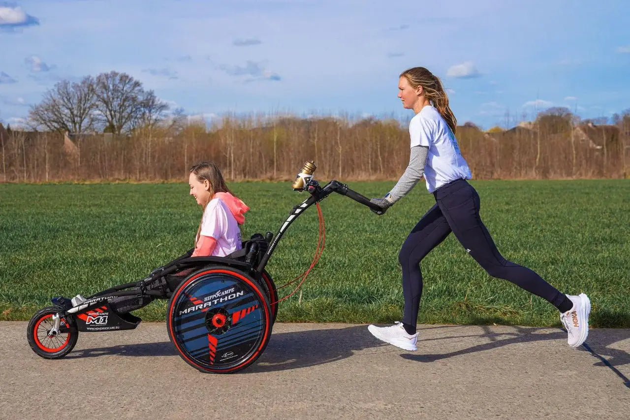 Lotte De Vet shatters record at the Barcelona marathon while pushing a wheelchair - OLEUS